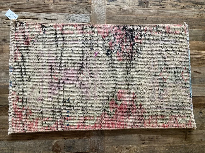1’10 x 3’ Vintage Turkish Herki Rug Muted Beige, Coral and Black ‘3847