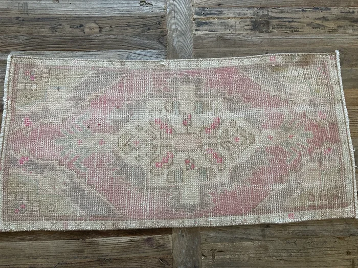 1’7 x 3’3 Vintage Oushak Rug Muted Pink, Plum & Beige ‘5204