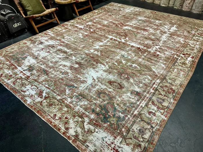 10’1 x 13’10 Classic Antique Rug Muted Brick, Gray & Green ‘5413