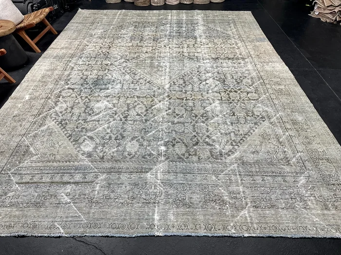 10’6 x 13’6 Classic Vintage Carpet Muted Gray + Blue SB ‘5101