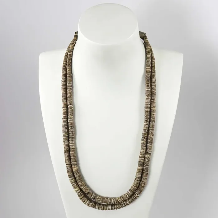 1970s Olive Shell Necklace
