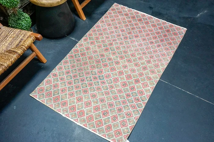 2’11 x 4’10 Vintage Oushak Rug Muted Pink, Blue & Violet ‘3860