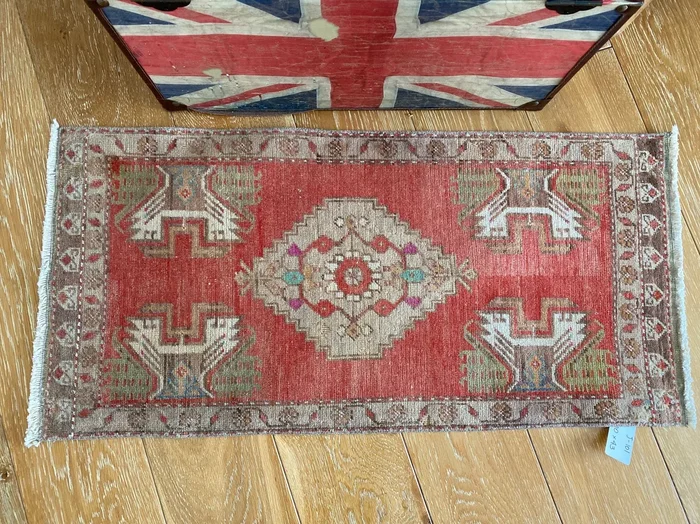 20” x 43” Vintage Oushak Rug Muted Red, Tan & Cream j-101
