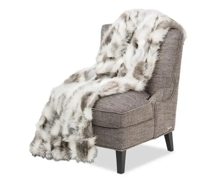 AICO by Michael Amini – Bryant 56×72 Throw in Gray – BTHO-5672-BRYNT-GRY