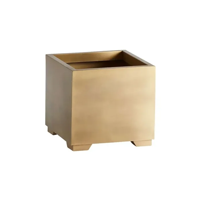 Cyan Design – Aster Planter – 11346